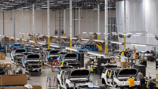 Toyota sfida il record. Le batterie per le auto si ricaricano in 10 minuti