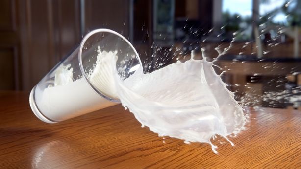 Caro energia, il latte rischia di superare i 2 euro al litro