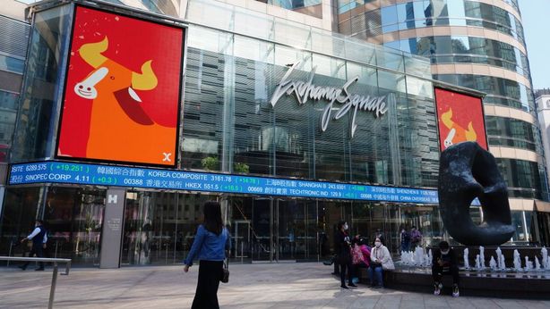 Cina: esportazioni balzano dell’8,7% a luglio, meglio delle attese. Borsa Hong Kong in lieve rialzo