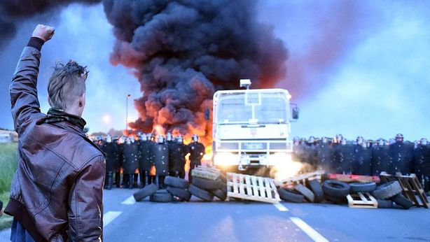 Francia, protesta si allarga. Prossimo obiettivo: fermare centrali nucleari