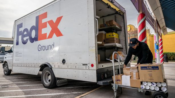FedEx 2024: stima utili 2024 sotto le attese