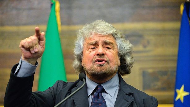 Referendum, toni sempre più trash. Grillo a Renzi: “una scrofa ferita”