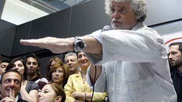 Grillo: “colpo di stato d’agosto”