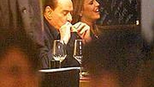Berlusconi vaneggia: spread? E’ un imbroglio, che ci importa?