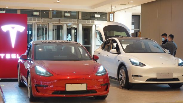 Tesla, i conti non convincono i mercati. Cosa dice l’analisi tecnica