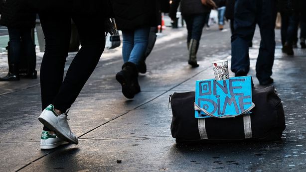 Italia: allarme povertà, Stato spreca soldi inutilmente