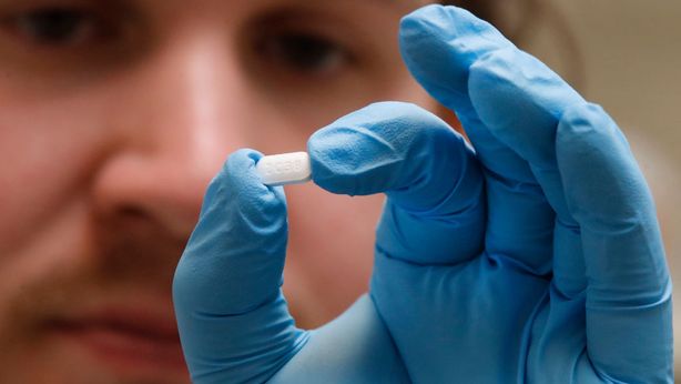 Pfizer: entro il 2021 arriva il farmaco per curare il Covid a casa