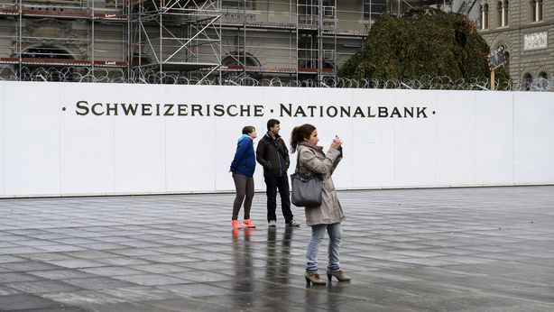 In Svizzera paragonano esistenza contanti ad avere un fucile in casa