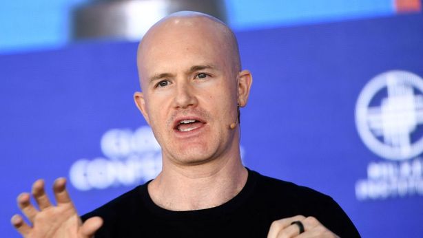 La SEC fa terra bruciata, anche Coinbase sotto accusa