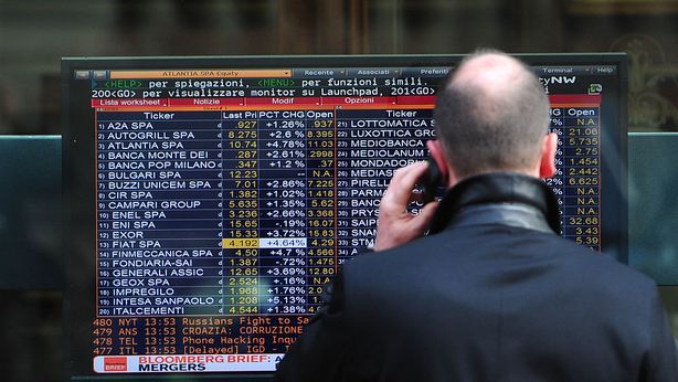 Borsa Milano nervosa, sotto pressione le banche