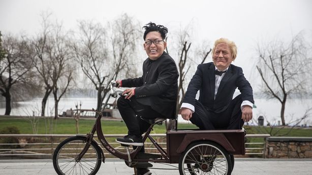 Storico vertice Usa Corea del Nord: Trump e Kim si stringono la mano