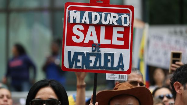 Venezuela isolato: Maduro chiude frontiere con Brasile e Colombia
