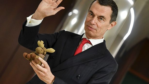 UniCredit, Mustier su banche in crisi: “Catastrofe senza sostegno governo”