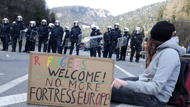 Crisi rifugiati, Austria pronta a chiudere il Brennero