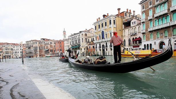 Banche venete, Ue: “Manca 1 miliardo dai privati”