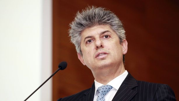 Telecom, AD Patuano si dimette. Raid francesi anche in Mediaset
