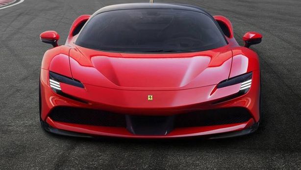 Auto di lusso, ipotesi stop al superbollo. Come funziona