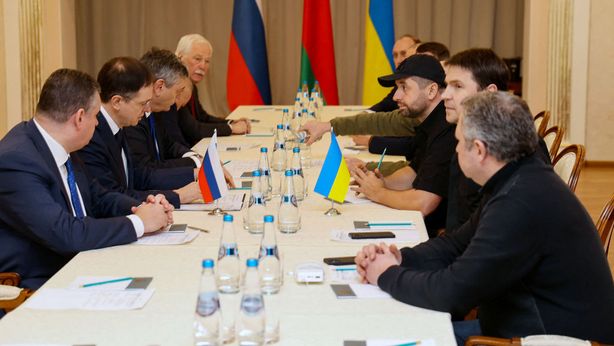 Russia-Ucraina: secondo giro di negoziati in bilico. Mosca pronta, Kiev prende tempo