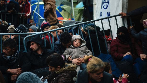 Migranti, Ue: “rotte Balcani chiuse”. Germania non ci sta