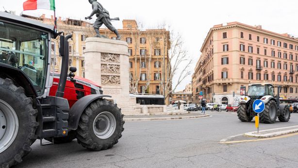 Accordo agricoltori sull’Irpef: franchigia sotto i 10 mila euro, dimezzata fino a 15 mila