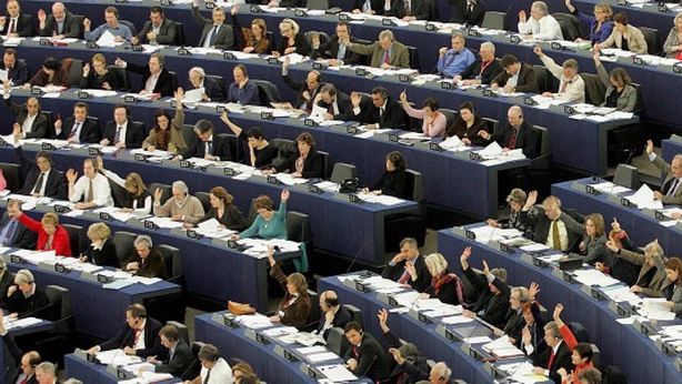 Eurobarometro: italiani si confermano euroscettici, ma il 70% si dice pronto a votare alle Europee