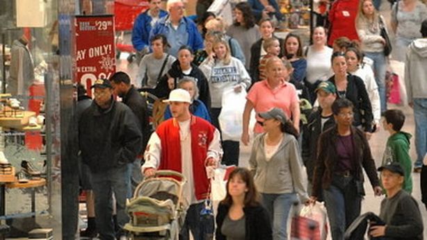 Economia, anche gli americani stringono la cinghia: shopping natalizio depresso