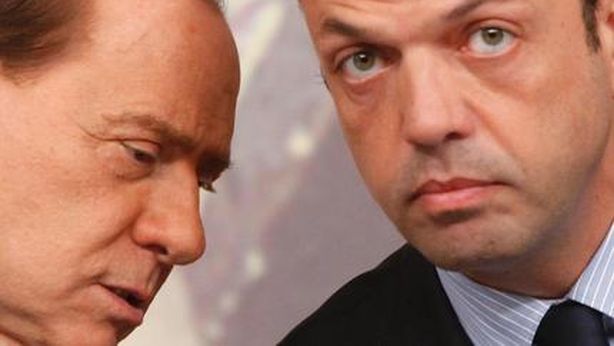 Berlusconi: “pugnalato” dal suo “Angelino”
