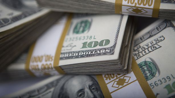 Wall Street debole, dati macro alimentano timori Fed