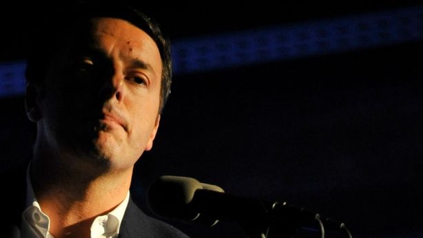 Soldi ai partiti, maggioranza rimanda ancora. Sfida tra Renzi e Grillo