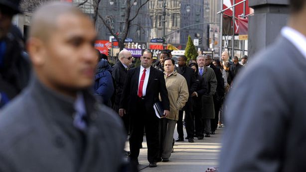 Wall Street chiude cauta, in attesa del dato sul lavoro