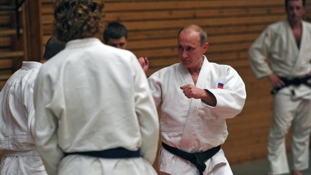 Russia rallenta, Fmi taglia stime Pil. E Putin rafforza legami con la Cina