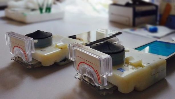 Apparecchio collegato a smartphone scopre virus Hiv in pochi minuti