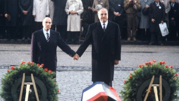 Mentre  torna il caos, Ue riceve il premio Nobel per la pace