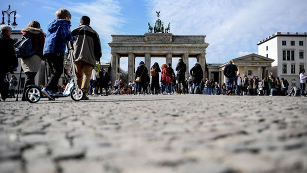 Germania in affanno: economia debole trascina giù l’euro