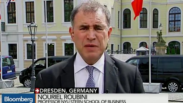 Roubini: “soldi a palate” per Grecia, controlli capitali si possono evitare
